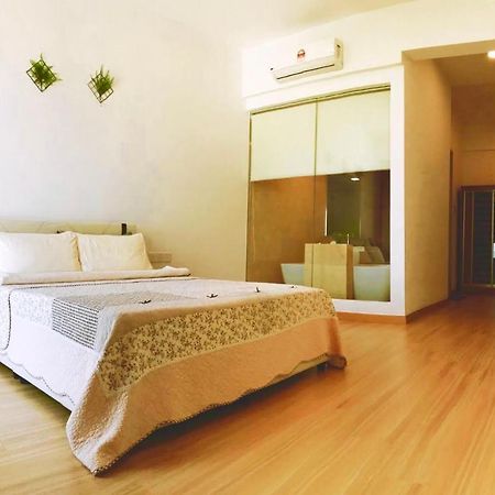 Luxury Seaview Family Suite By Little Cabin Джордж Таун Екстериор снимка